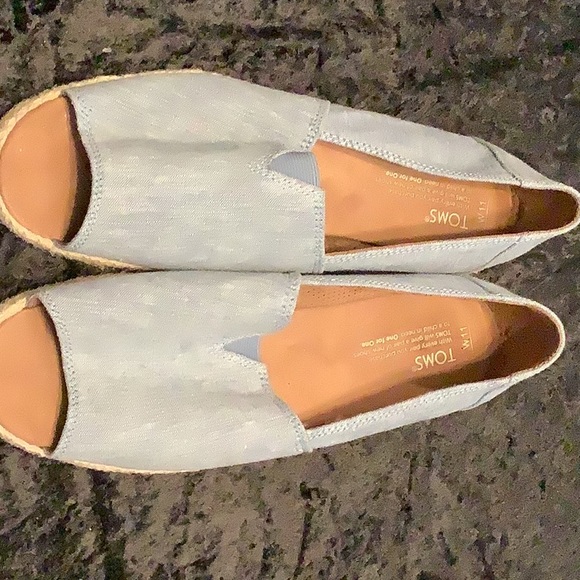 toms open toe shoes